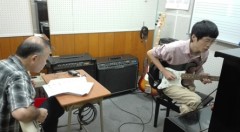 ギター久野悟先生のレッスン風景